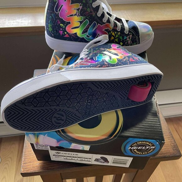 HEELYS, Brand New, with box - Picture 2 of 4